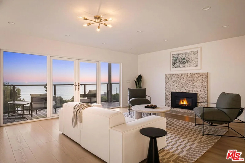 2442 S Coast Highway 3