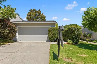 1085 Camino Verde Cir photo 2