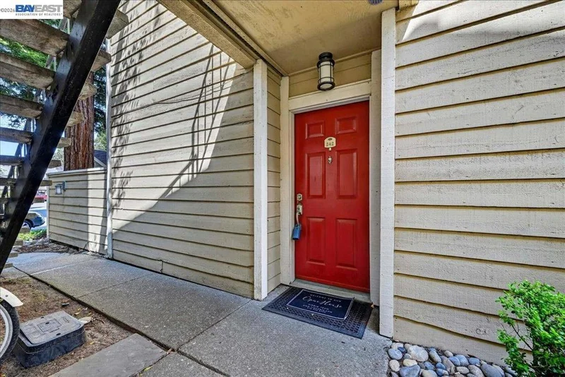 242 Eastridge Dr