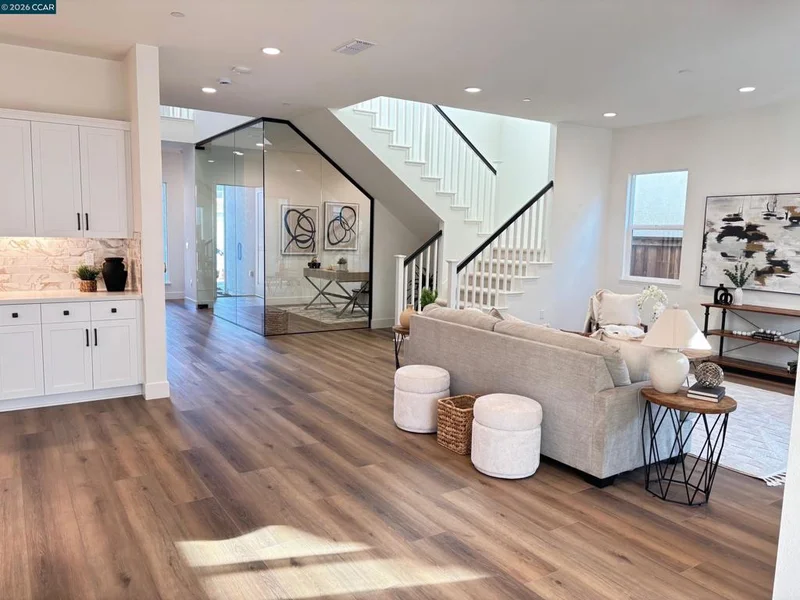 Photo 2 of 16127 Purdy Court