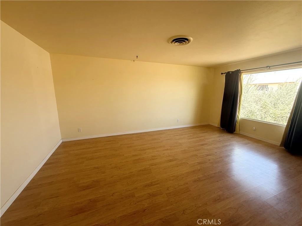 Interior 4