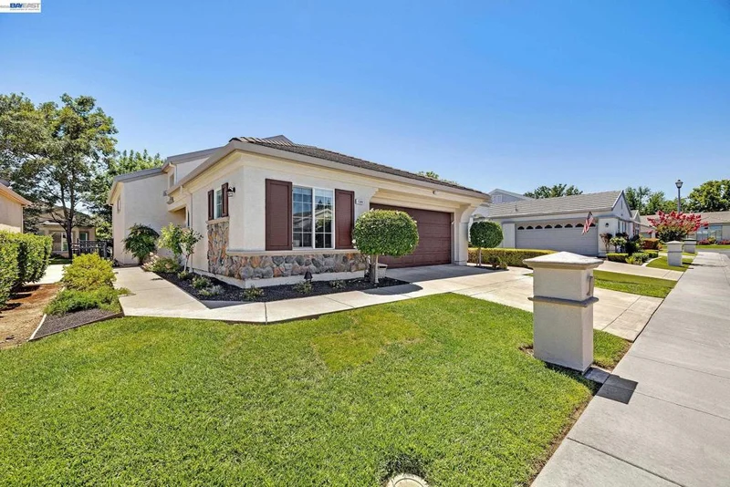 Photo 2 of 1586 Imperial Way