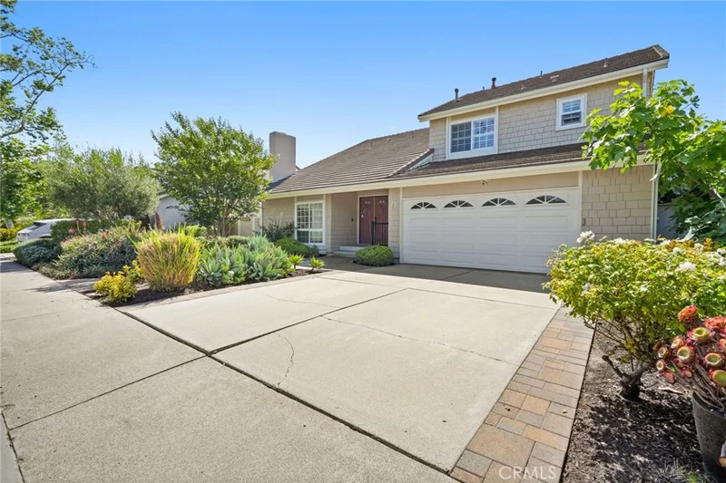 17 Deerwood W photo 2