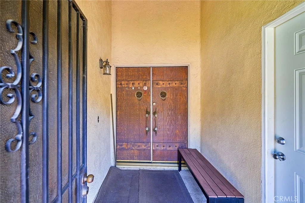 Interior 4