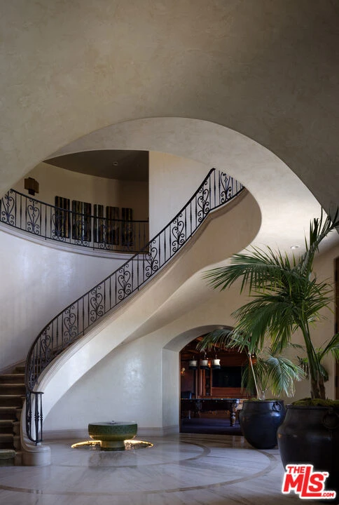 Interior 3
