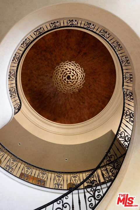 Interior 4