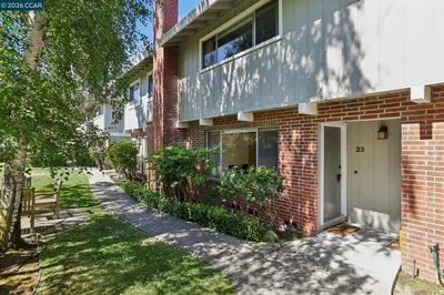 2135 Ascot Dr 23 photo 2