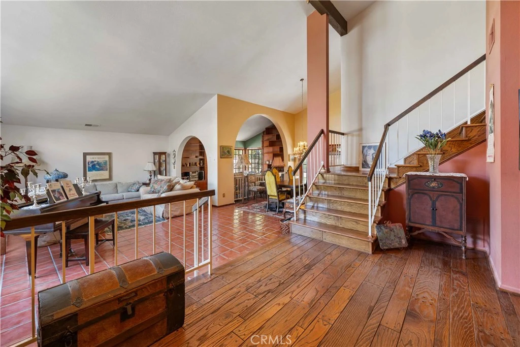 Interior 4