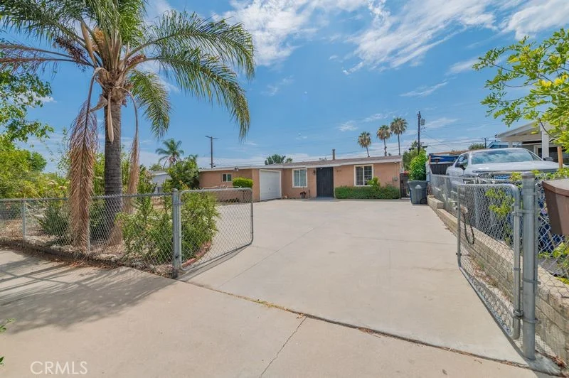 443 N Begonia photo 2