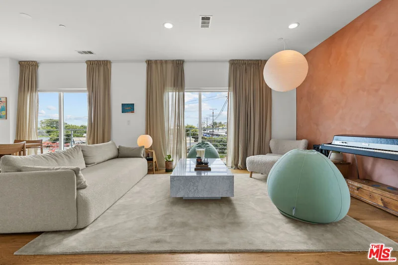 11724 Culver Boulevard 10