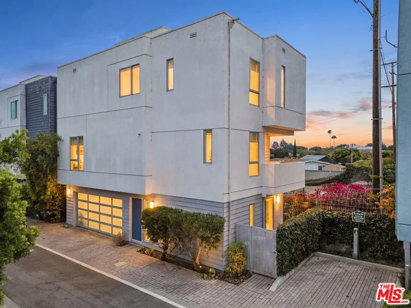 11724 Culver Boulevard 10 photo 2