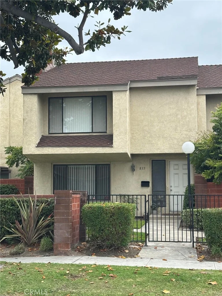 835 W Orangewood