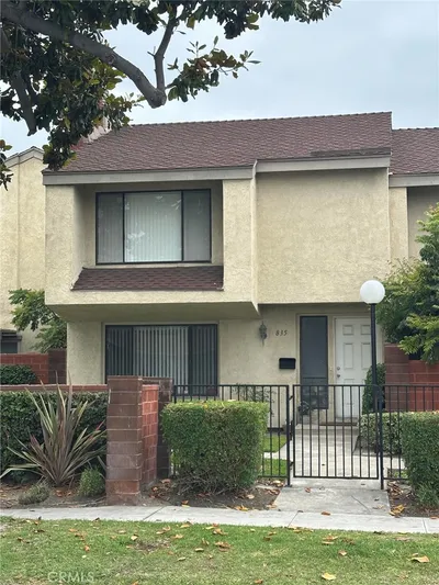 835 W Orangewood