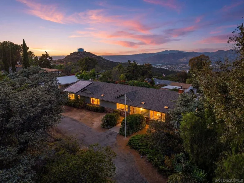 133 La Cresta Heights Rd