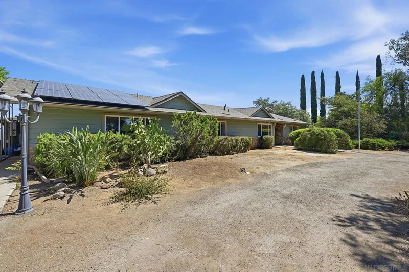 133 La Cresta Heights Rd photo 2