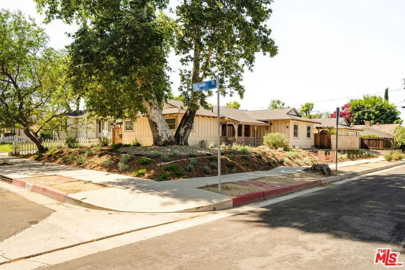 Photo 2 of 22103 Del Valle Street