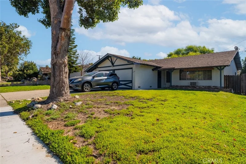 1936 Royalty Drive photo 2