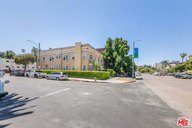 400 S Rampart Boulevard 7 photo 2