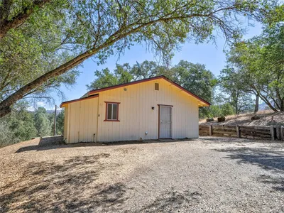 42025 Road 415 photo 2
