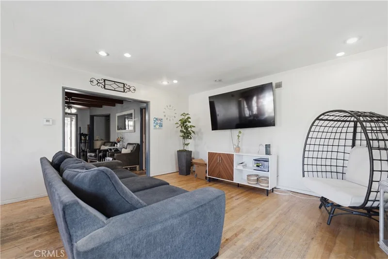 1226 W Mc Gill photo 2