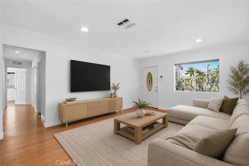 8747 Stansbury Avenue, Panorama City, CA 91402
