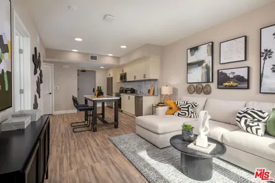 201 N La Brea Avenue 321