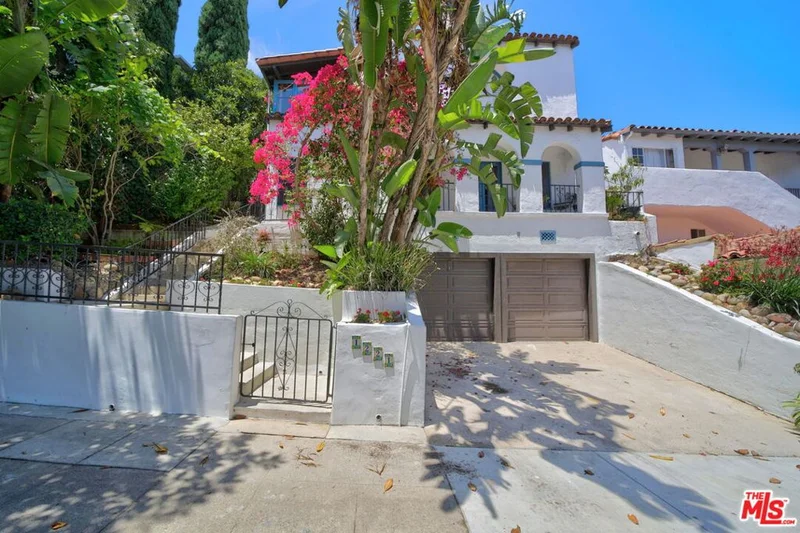 1221 Edris Drive photo 2