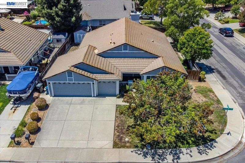 5212 Feather Way