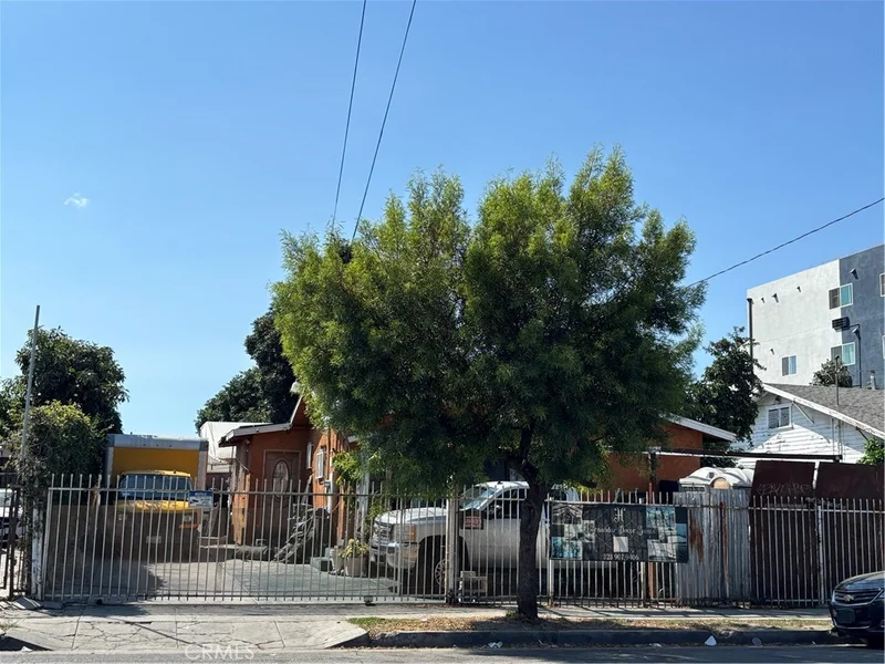 10821 Compton