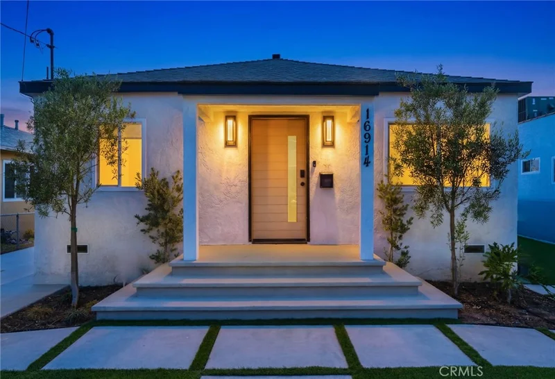 16914 S Hobart, Gardena, CA 90247