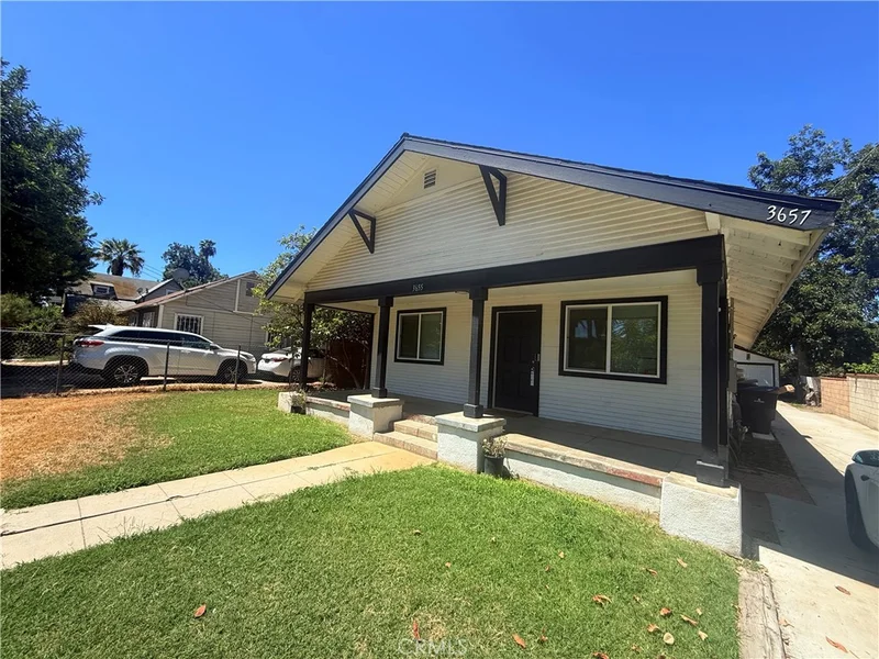 3655 Comer Ave photo 2