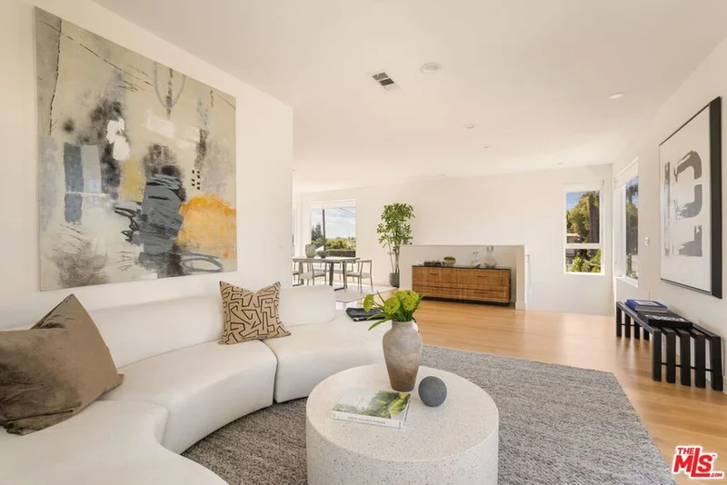 11724 Culver Boulevard 12
