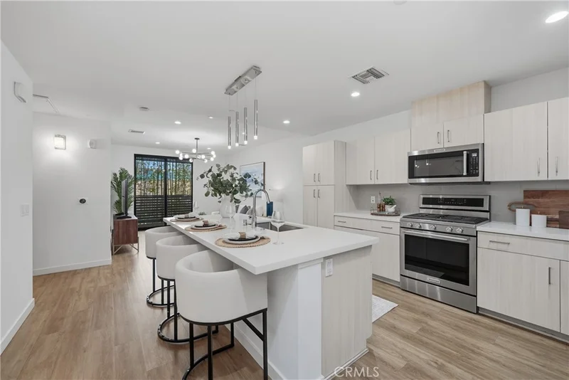 Photo 2 of 4140 Glencoe Avenue 202