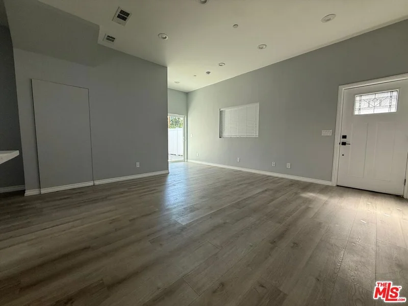 15964 Gault Street photo 2