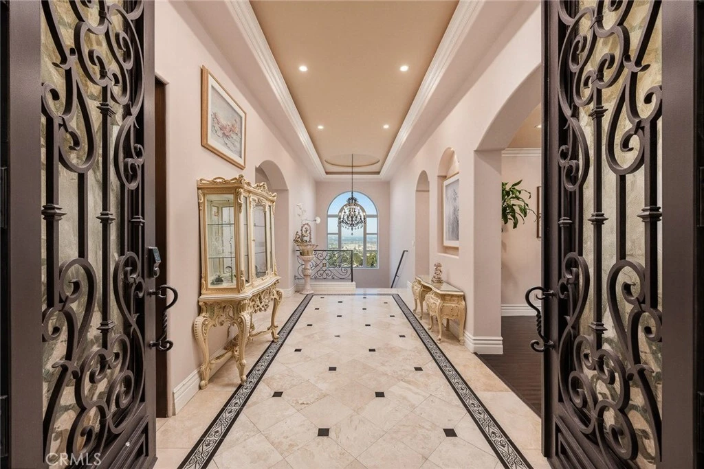 Interior 4