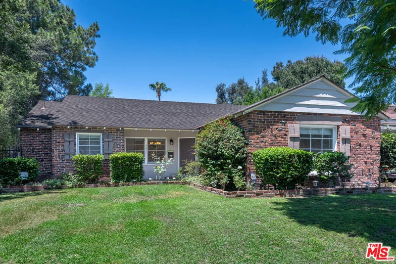 Photo 2 of 4421 Strohm Avenue