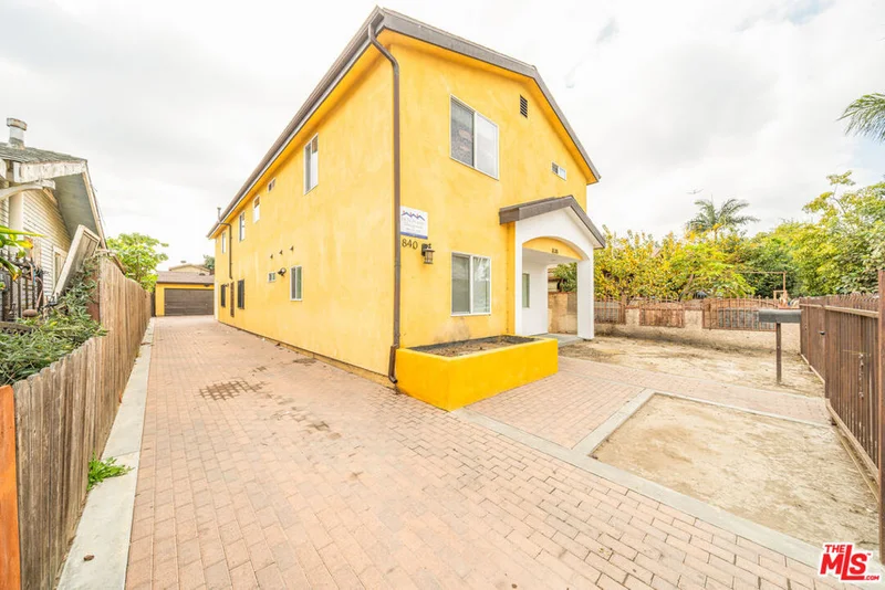 838 E 80th Street 838