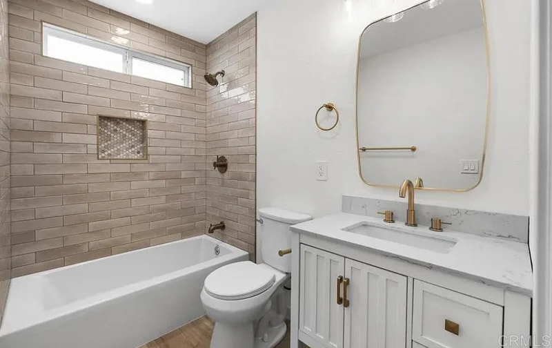 3825 Van Dyke photo 2