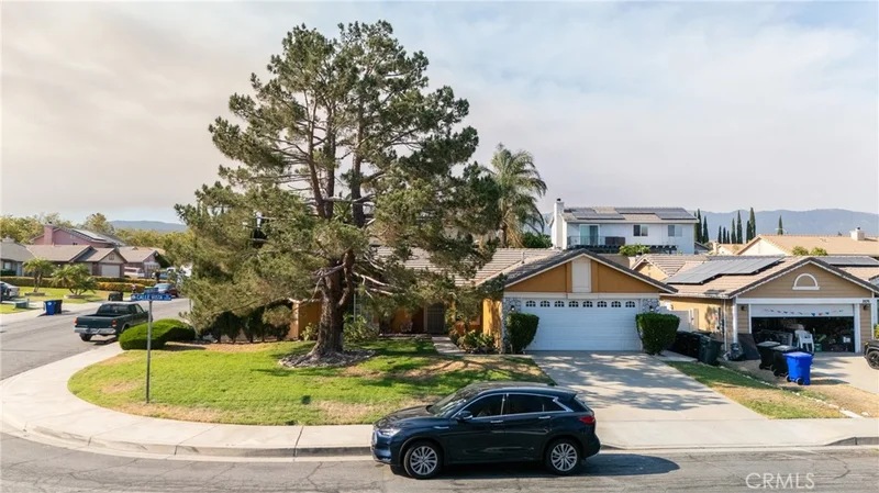 2688 W Calle Vista