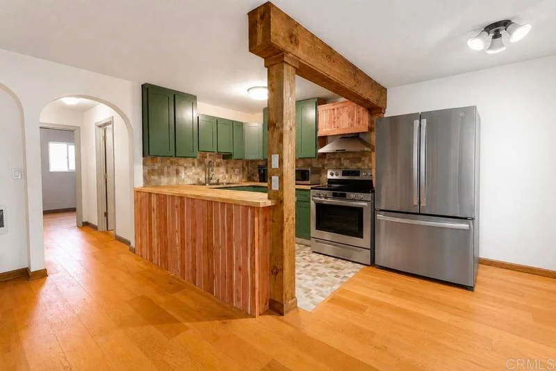3215 44Th Street 3 photo 2