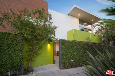 1046 6TH Avenue photo 2