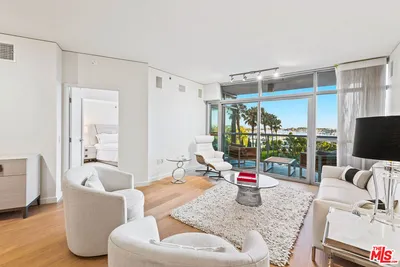 13650 Marina Pointe Drive 704 photo 2