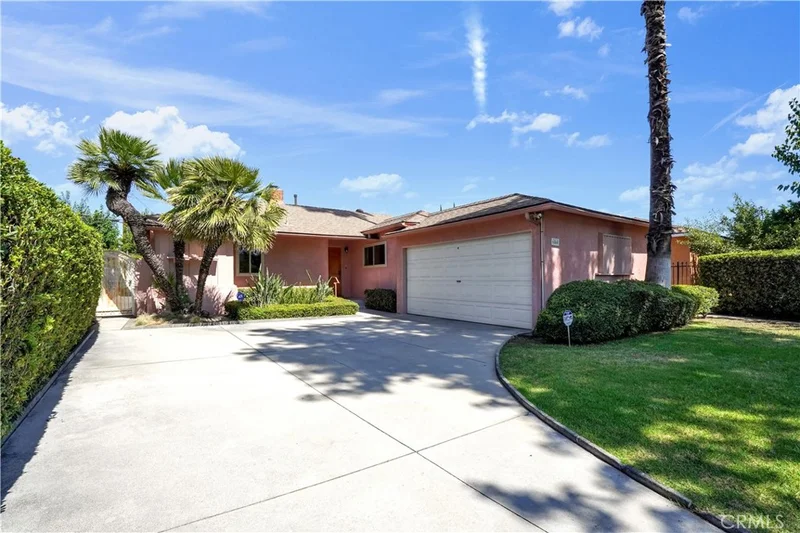 6860 Babcock Avenue, North Hollywood, CA 91605