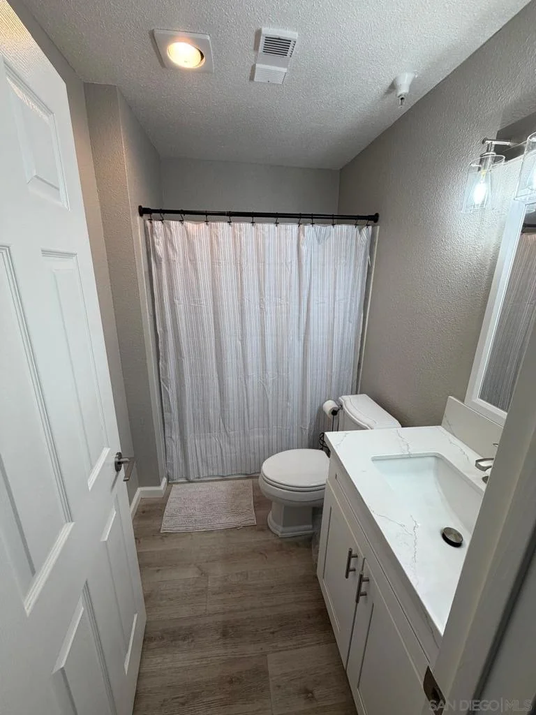 4041 Oakcrest Dr 307 photo 2