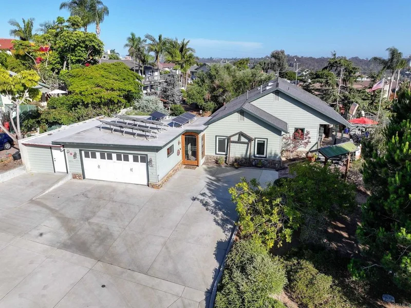 1818 Avocado Road photo 2