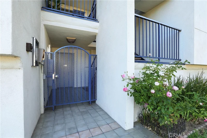 285 S Sierra Madre Boulevard D photo 2