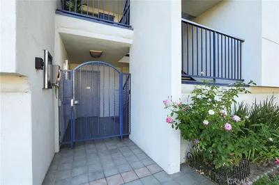 285 S Sierra Madre Boulevard D photo 2