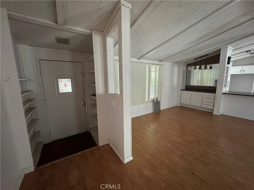 Interior 4