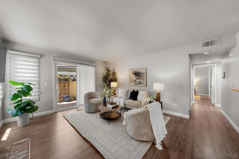 779 Brookstone 103 photo 2