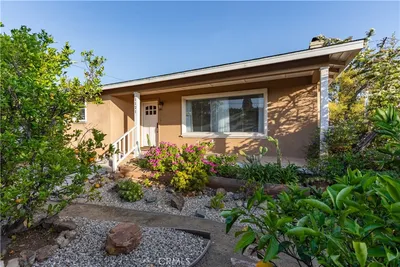 1121 Vista Way